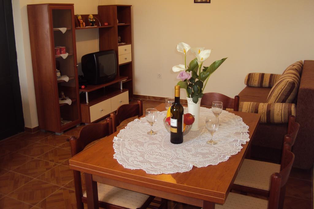 Milutinov Dvor Apartments فرسي المظهر الخارجي الصورة