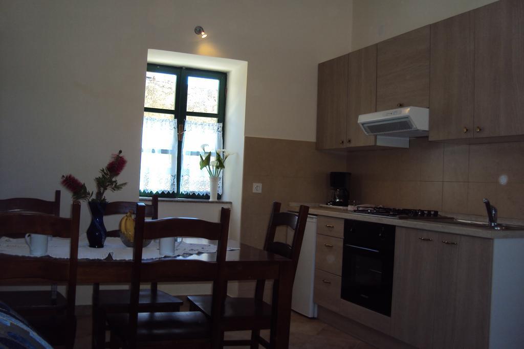 Milutinov Dvor Apartments فرسي المظهر الخارجي الصورة
