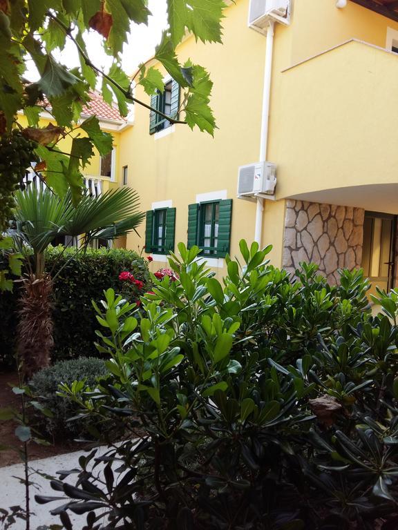 Milutinov Dvor Apartments فرسي المظهر الخارجي الصورة